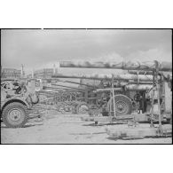 A Dunkerque, stockage de pièces d'artillerie prises à l'ennemi.
