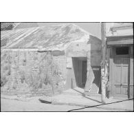 A Dunkerque, entrée d'un abri réservé à l'armée allemande et interdit à la population civile française.