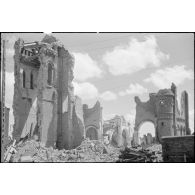 Ruines de l'église Saint-Nicolas à Petite-Synthe.