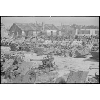 A Dunkerque, stockage de pièces d'artillerie prises à l'ennemi.
