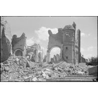 Ruines de l'église Saint-Nicolas à Petite-Synthe.