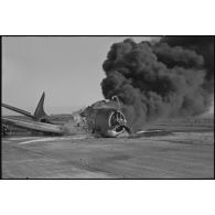 Crash d'un bombardier en piqué Douglas SDB-5 Dauntless de la flottille 3FB sur une des pistes d'envol de la base de Cognac.