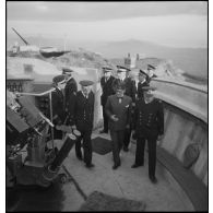 Le ministre de la Marine nationale, César Campinchi, en visite à Toulon, visite une batterie de défense côtière à Saint-Mandrier.