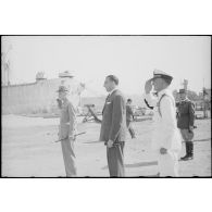 Cérémonie de remise de l'escorteur l'Algérien en présence du commissaire à la Marine, Louis Jacquinot.