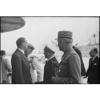 Louis Jacquinot, ministre de la Marine, à bord de l'escorteur l'Algérien à Alger.