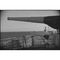 Croiseurs de la Marine nationale en ligne de file.