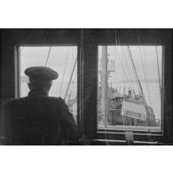 L'horizon vu depuis la passerelle de navigation du chalutier Vikings, armé en patrouilleur par la Marine nationale.