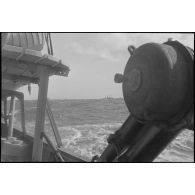 Lanceur de charges de profondeur à bord du chalutier Vikings, armé en patrouilleur par la Marine nationale.