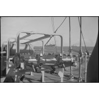 Grenadeur de sillage à bord du chalutier Vikings, armé en patrouilleur par la Marine nationale.