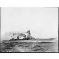 Vue tribord du croiseur Algérie.