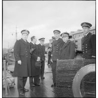 Autorités de la Marine nationale en visite à bord du paquebot Ville d'Alger dans le port de Toulon.
