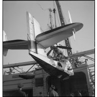 A bord du croiseur léger la Gloire et du cuirassé Dunkerque.