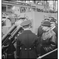 Visite d'inspection de membres du gouvernement à Cherbourg.