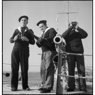 Repérage de mines dérivantes à bord du pétrolier Bourgogne.