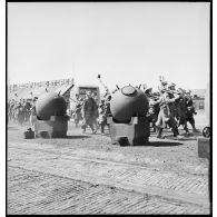 Débarquement des troupes françaises dans le port de Flessingue.