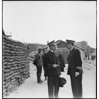 Le contre-amiral Platon et un capitaine de vaisseau.