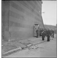 Point d'impact d'une bombe ennemie sur le bastion 32.