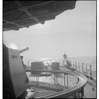 Convoi de contre-torpilleurs de l'escadre de l'Atlantique naviguant en ligne de file.