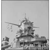 La superstructure (tourelle de commandement) du cuirassé Dunkerque.