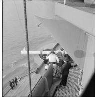 Télémétriste à son poste à bord du cuirassé Dunkerque.