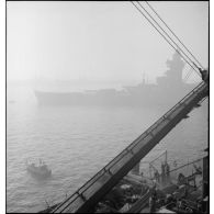 Le cuirassé Dunkerque et bâtiments de l'escadre de l'Atlantique au mouillage sur coffre.