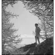 Le capitaine de corvette Roger Barberot dans le massif de l'Authion.