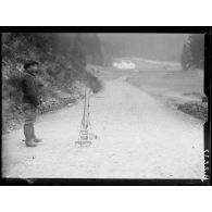 Vosges, tir d’un canon de tranchée. [légende d’origine]