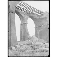 Viaduc de Dannemarie démoli par des 420 allemands. [légende d’origine]