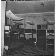 Beni Messous. Camp Basset. Batiments du centre d'instruction du train n°160 (CIT 160) et de la compagnie de circulation routière n°210 (CCR 210). Dortoir.