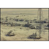 Véhicules irakiens abandonnés et détruits lors du retrait des troupes irakiennes au Koweit.