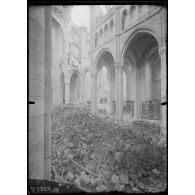 Soissons. Intérieur de la cathédrale. [légende d'origine].