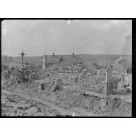 Cuy (Oise). Ce qui reste de l'église dynamitée par les allemands. [légende d'origine]