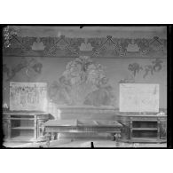 Suzoy (Oise). Peintures et dessins décorant les murs de l'école du village, ancien casino allemand. [légende d'origine]