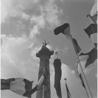 Cérémonie et défilé du 14 juillet 1974 sur la place de la Bastille à Paris.