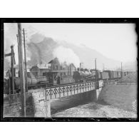 Modane (Savoie). Train de troupes italiennes venant sur le front français. [légende d'origine]