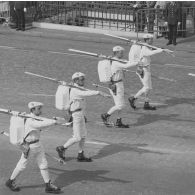 Cérémonie et défilé du 14 juillet 1974 sur la place de la Bastille à Paris.