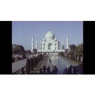 Fonds cinématographique de Jean-Paul Hémonet (1947-2019). Film "Byblos. Liban. Troglodytes. Amman. Mer Morte. Damas. Golan. Old Delhi. Agra. Varanasi. Défilé New Delhi".