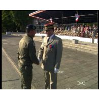 Remise du fanion du Groupement de soutien.