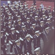 Défilé à pied. Passage de l'équipage du sous-marin nucléaire lance-engins (SNLE) Le Redoutable, lors de la cérémonie du 14 juillet 1977.