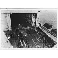 A bord du "commandant Teste" un Morane Saulnier MS-406 (n° 769) est photographié en plongée sur la plage arrière.