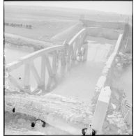 Plan général d'un pont détruit sur le canal des Ardennes au sud de Laon.