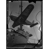 A bord du "commandant Teste" un Morane Saulnier MS-406 (n° 744) est transbordé.