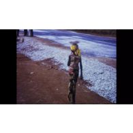 Fonds cinématographique du général Hugues Silvestre de Sacy (1941 - ). Film Super 8 "Lamy. Cameroun. 72-73".