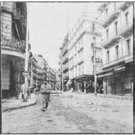 Alger. Manifestations du 10 décembre 1960. La rue Michelet.