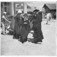 Différentes prises de vue d'un pasteur protestant à Saigon. [description provisoire]