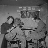 Deux transmetteurs du 7e bataillon de chasseurs alpins (BCA).