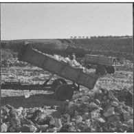 Chantiers de la Défense et Restauration des sols (DRS). Evacuation des pierres avec les divers moyens modernes employés.