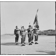 Garde du drapeau du 67e régiment d'infanterie de marine (RIMa) au CITO. Le porte-drapeau.
