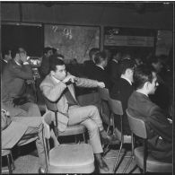 La Reghaïa. Les journalistes assistent à un exposé.