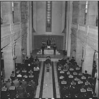 Alger. Hôpital Maillot. La chapelle pendant la cérémonie des obsèques du second-maître Renaut.